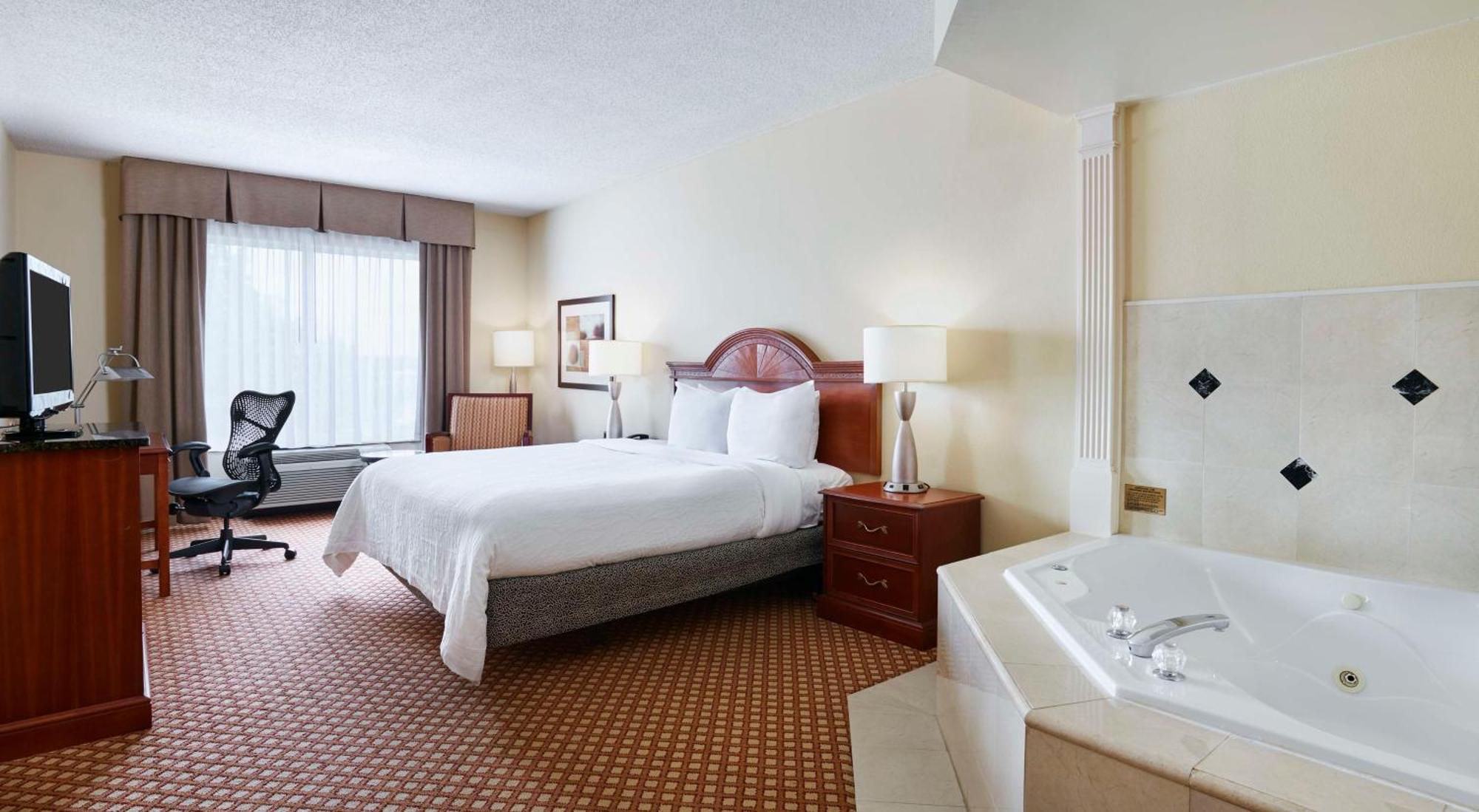 Hilton Garden Inn Charlotte North Exterior foto